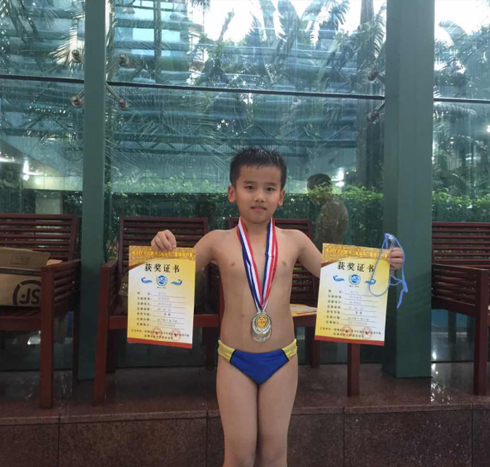 儿童游泳比赛获奖6